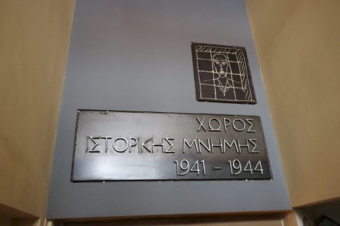 ΚΑΤΑΦΥΓΙΑ - Σπίτια κάτω από σπίτια!