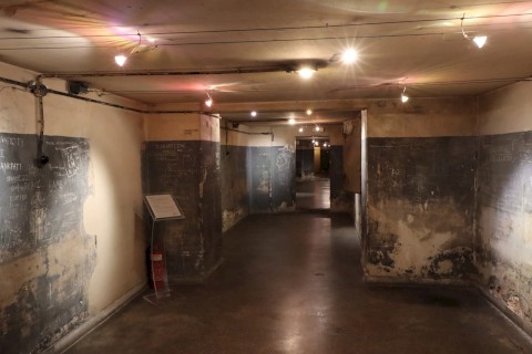 ΚΑΤΑΦΥΓΙΑ - Σπίτια κάτω από σπίτια!