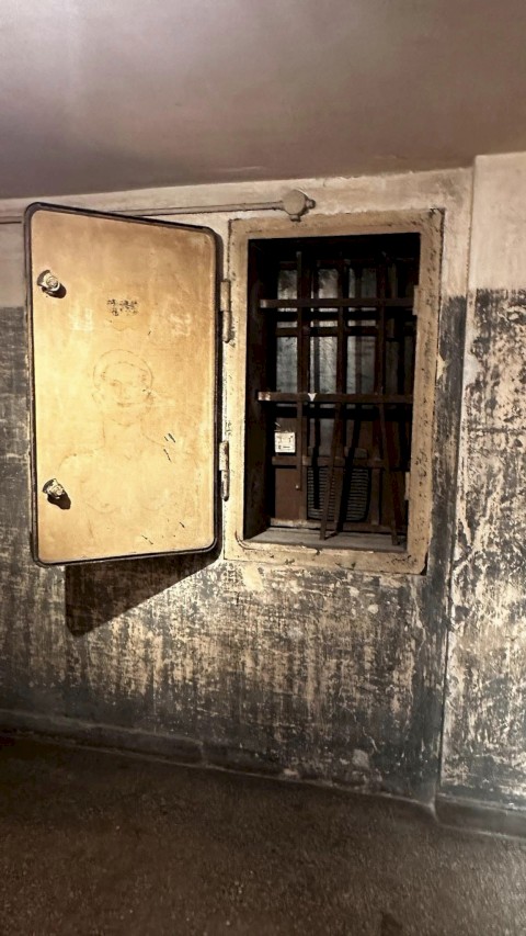 ΚΑΤΑΦΥΓΙΑ - Σπίτια κάτω από σπίτια!