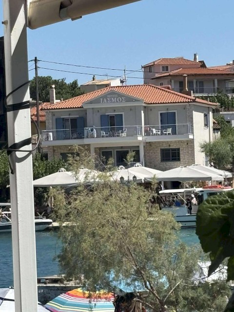 ΜΟΝΟΗΜΕΡΗ ΕΚΔΡΟΜΗ ΣΤΑ ΤΡΙΖΟΝΙΑ