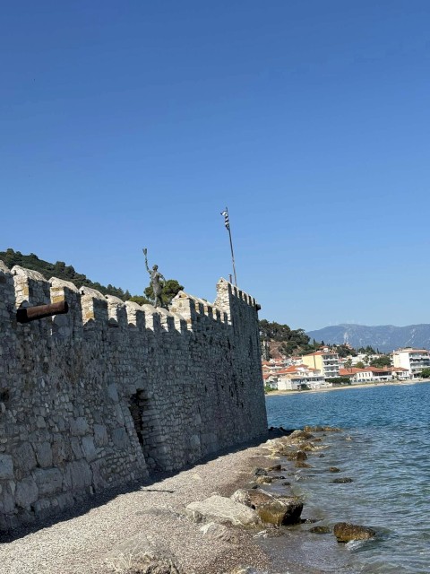 ΜΟΝΟΗΜΕΡΗ ΕΚΔΡΟΜΗ ΣΤΑ ΤΡΙΖΟΝΙΑ