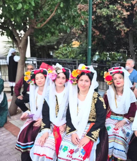 Με ενα λαούτο κι ένα βιολι...
