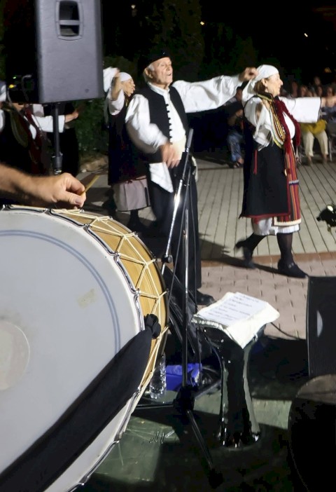Με ενα λαούτο κι ένα βιολι...