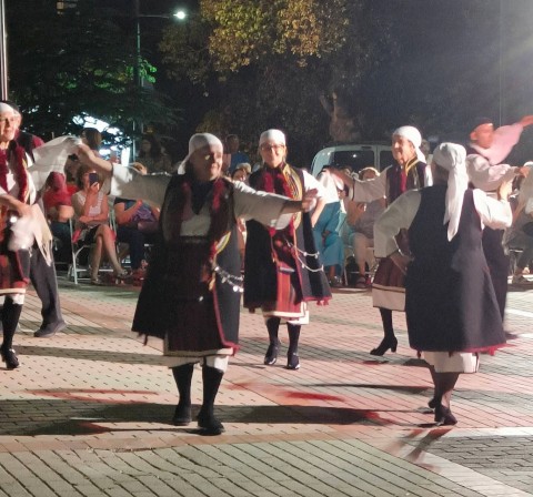 Με ενα λαούτο κι ένα βιολι...